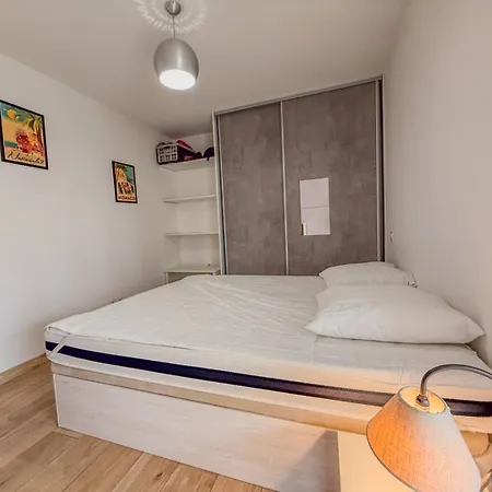 Apartment T3 Dans Avec Piscine , A Pieds Et Proche Commerces *