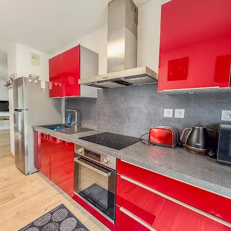 T3 Dans Résidence Avec Piscine , à Pieds Et Proche Commerces *