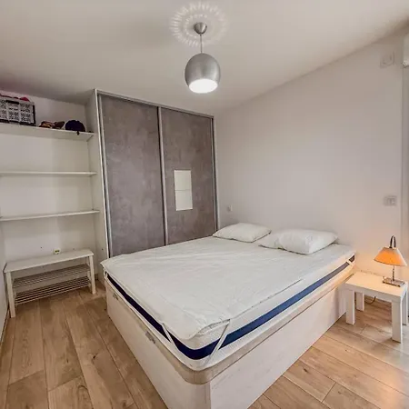 דירה T3 Dans Avec Piscine , A Pieds Et Proche Commerces לה לבאנדו
